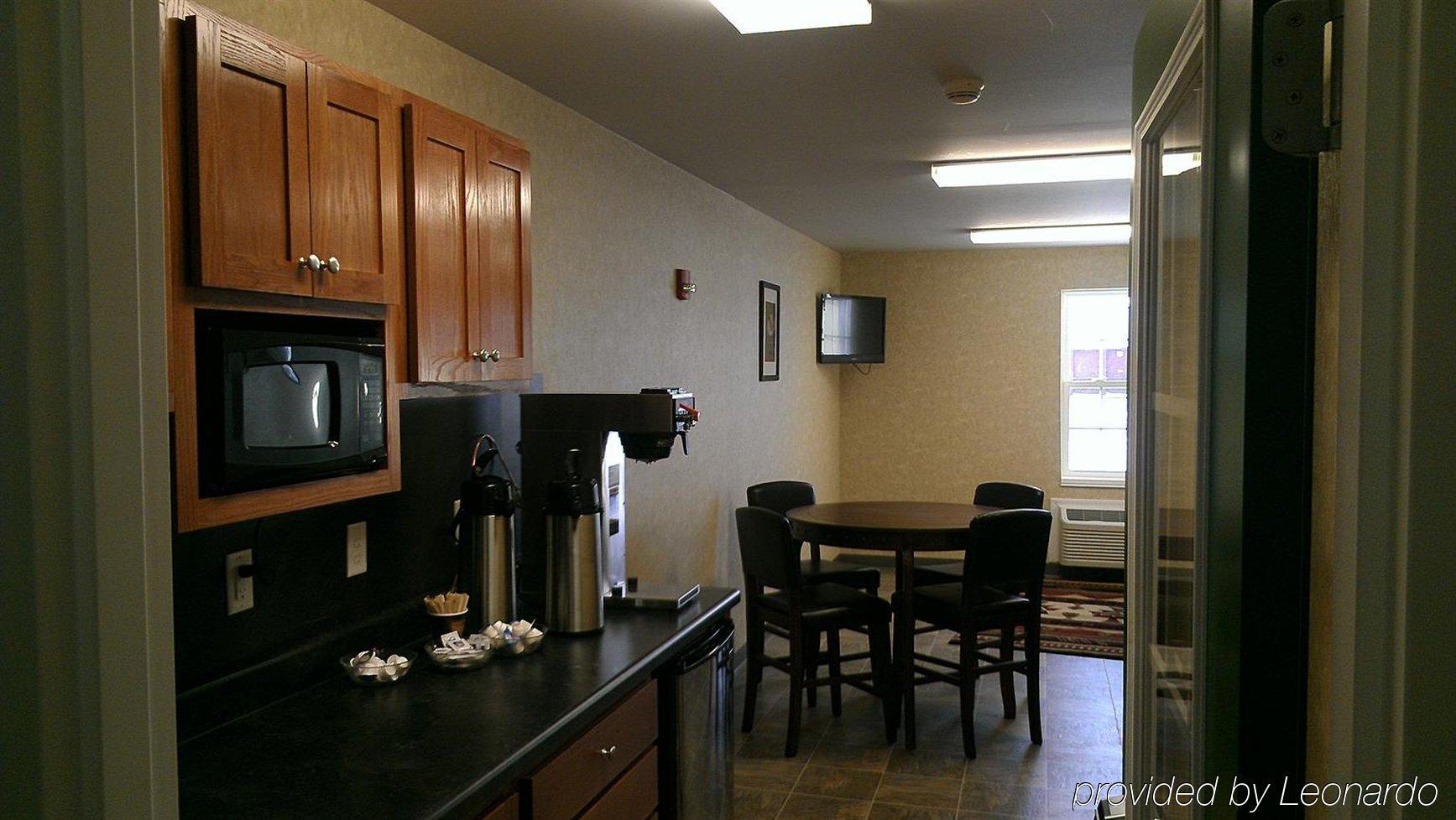 Red Roof Inn & Suites Дикинсон Экстерьер фото