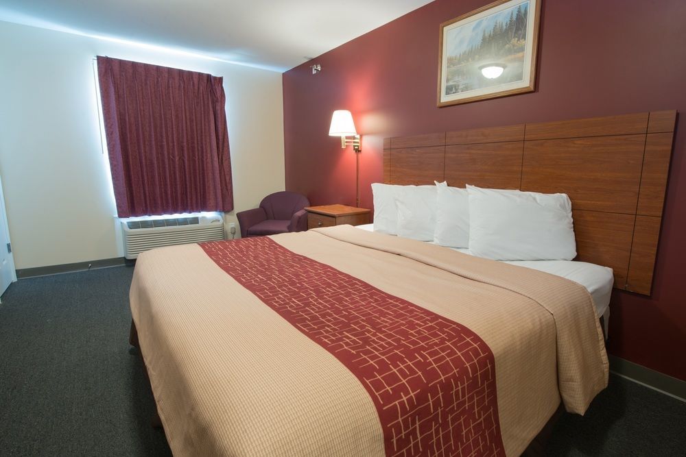 Red Roof Inn & Suites Дикинсон Экстерьер фото